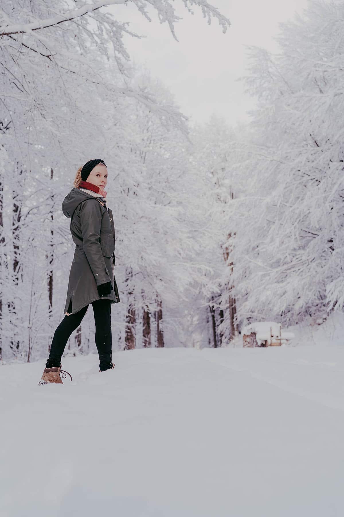 Frau beim Winterwandern am Grandelberg und Schwarzkopf 