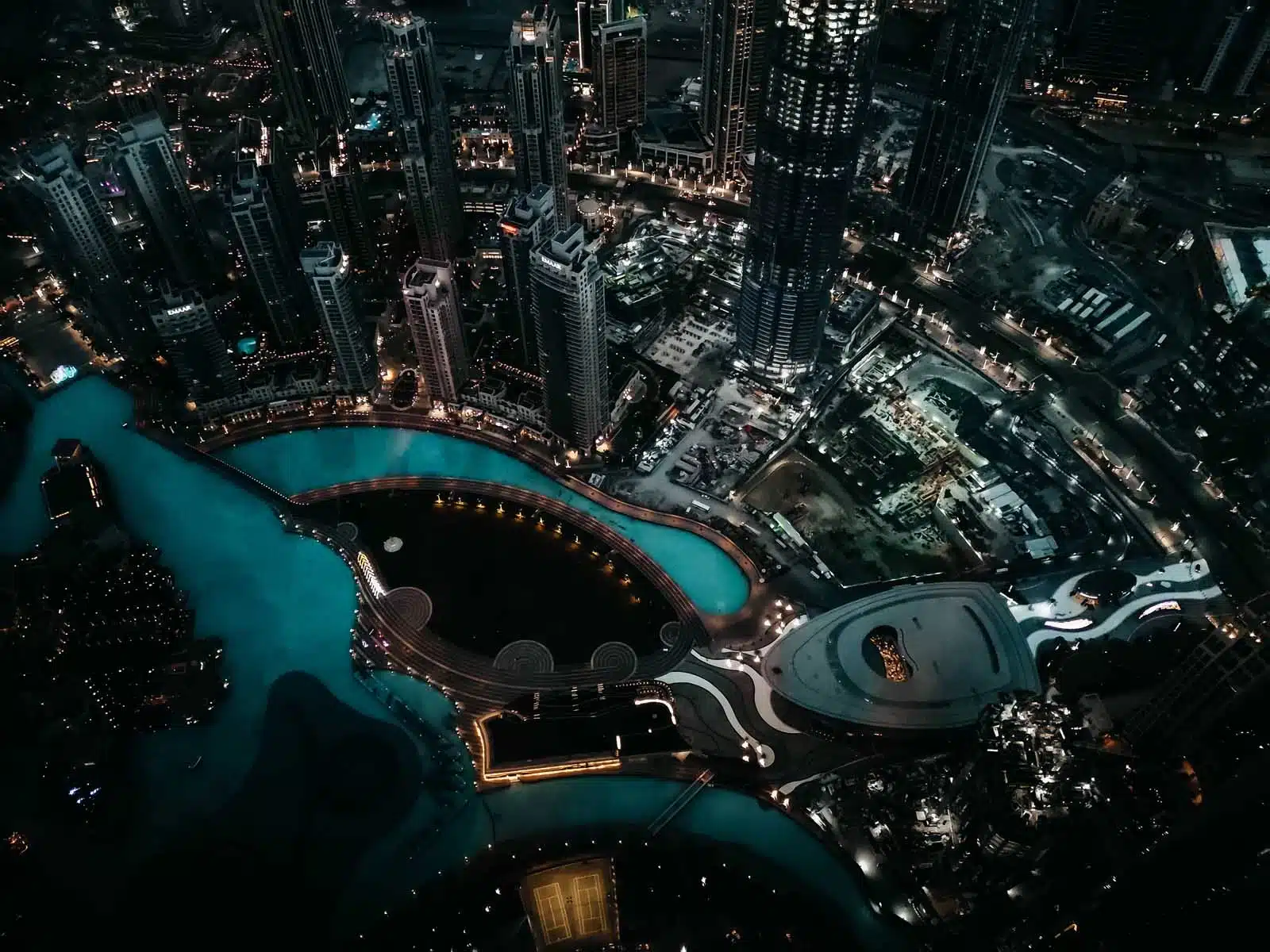 Blick auf Dubai Downtown nachts