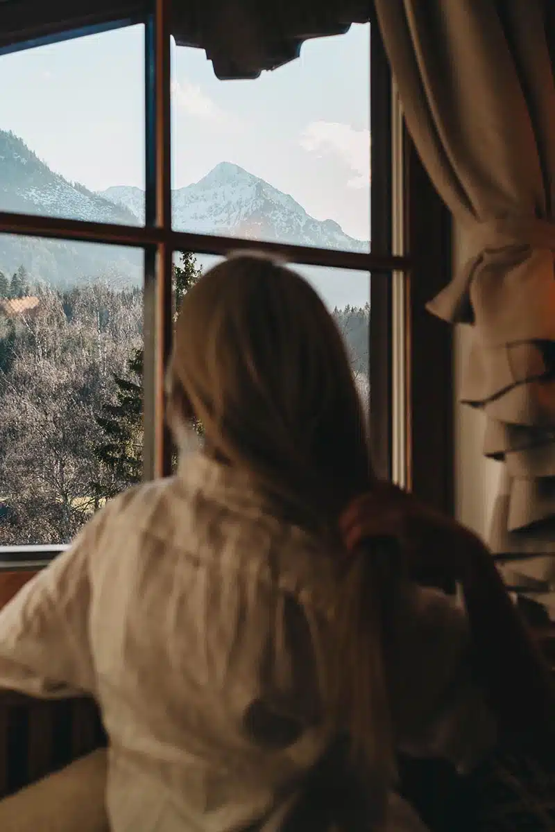 Ausblick aus Hotelzimmer auf Berge im Hotel Bergrose Hideaway